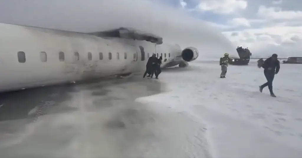 U prevrtanju aviona u Torontu 18 povrijeđenih. Objavljeni snimci spašavanja putnika