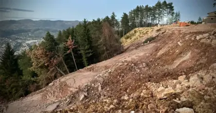 Na Curinim njivama pukotine sve šire. Dolazi i do  priliva vode jačeg intenziteta