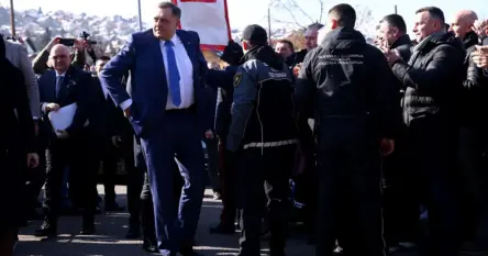 Dodik stigao u Sud BiH, oko zgrade i na prilaznim ulicama raspoređene “kornjače”