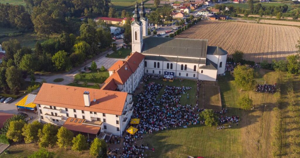 Izložba crteža Gabrijela Jurkića “Umjetnik – crta – posvećenje”