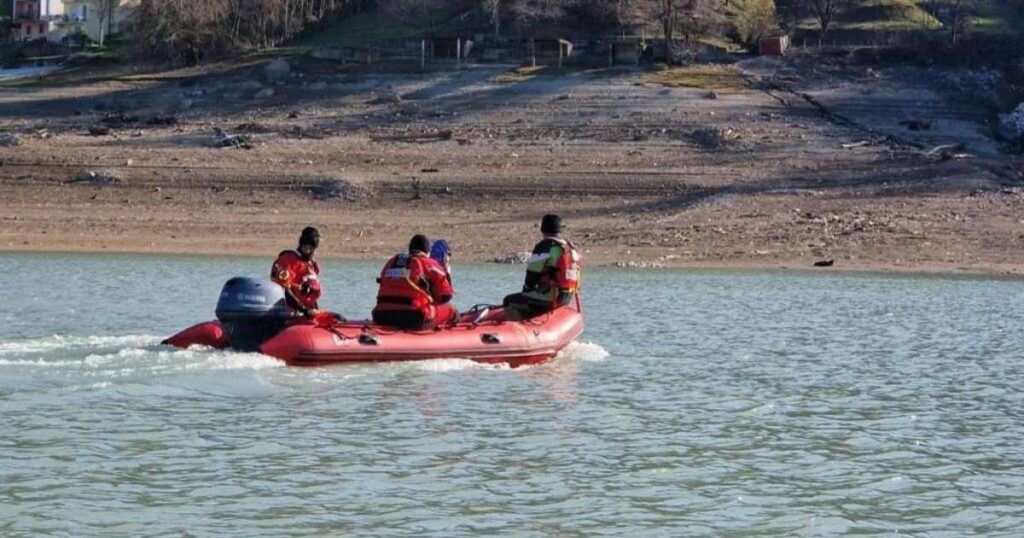 Ribar nestao na Jablaničkom jezeru, spasioci tragaju za njim