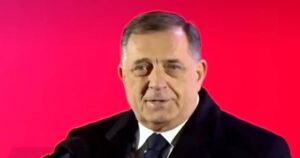 “Aco, moj brat…”: Dodik zapjevao na skupu u Sremskoj Mitrovici