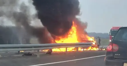 Teška saobraćajna nesreća u Hrvatskoj, osoba poginula u gorućem autu