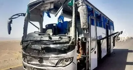 Naoružani ljudi zaustavljali automobile i autobuse, ubili su najmanje sedam osoba