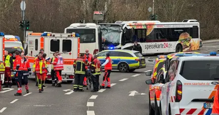 Težak sudar dva autobusa u Njemačkoj, veliki broj je povrijeđenih. Među njima ima i djece