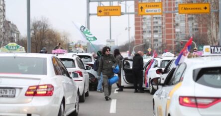 Više od 800 taksista došlo po studente koji su tri dana pješačili na skup u Kragujevcu