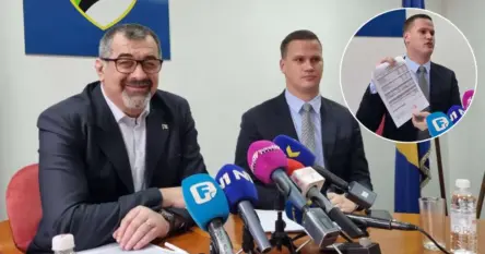 Vujović se smije, Halilagić maše papirima: Jedan sada ima platu 5.218 KM, drugi 4.001 KM