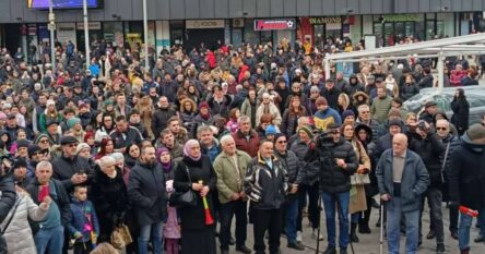 “Zenica ustaje”: Građani izašli na proteste, uputili zahtjeve svim nivoima vlasti